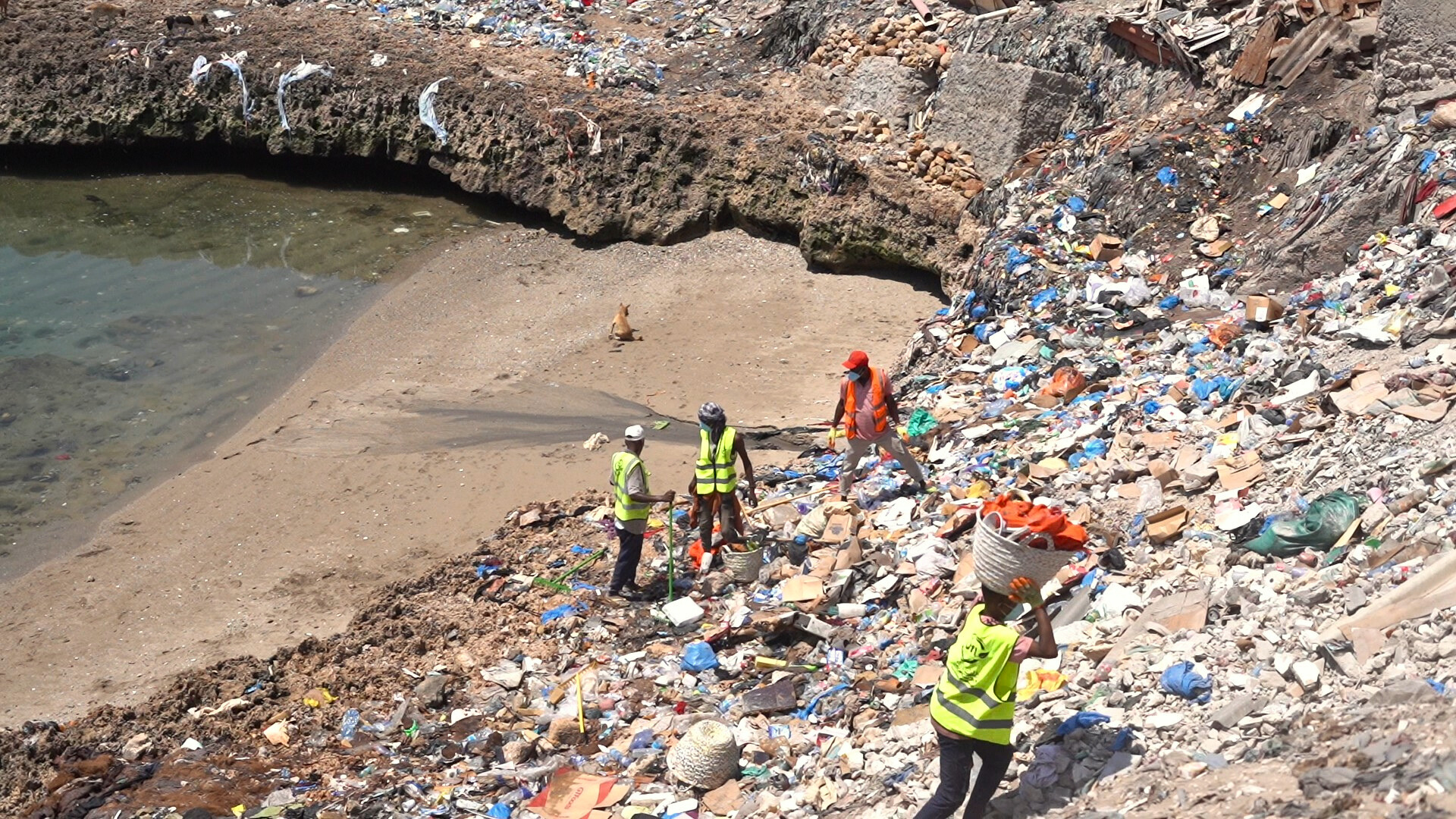 Mayor of Mogadishu Signs New Sanitation and Waste Management Regulations