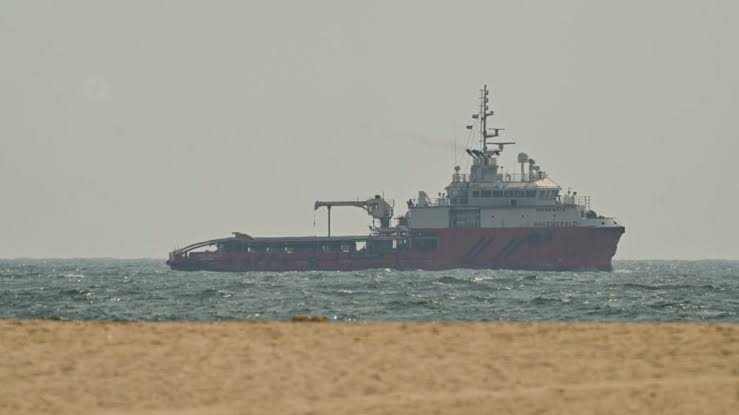 Iran Threatens to Keep Strait of Hormuz Closed as US Strikes Intensify