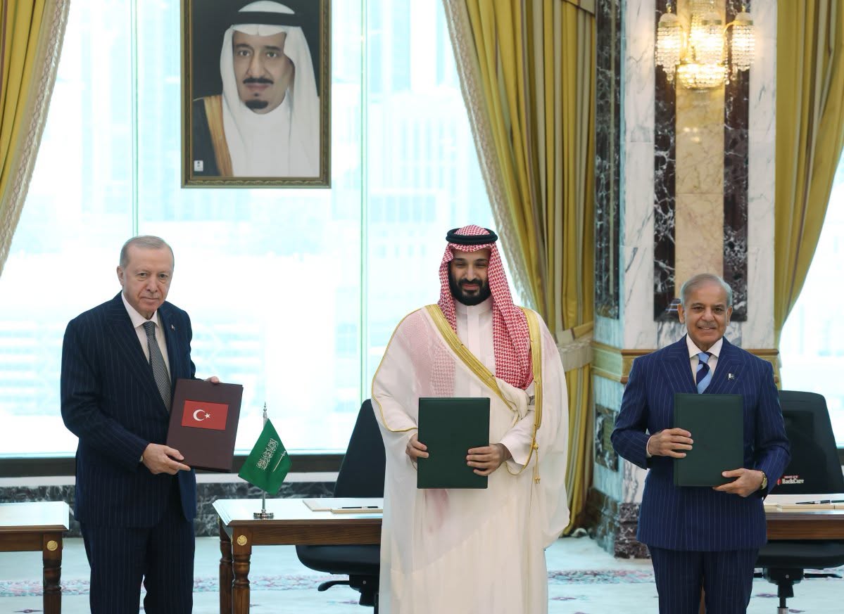 Türkiye, Saudi Arabia and Pakistan sign joint defence pact